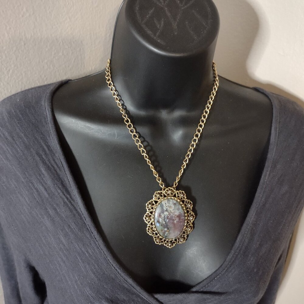 Gold-Tone Floral Filigree Pendant Necklace with Multicolor Stone